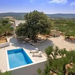 Dubrava - Heated Pool & Olive Grove Retreat I Brac Island Villa *