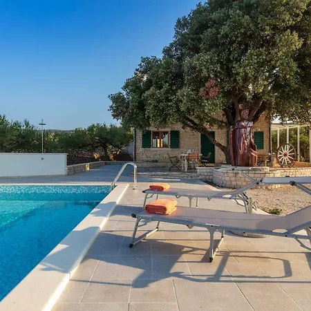 Dubrava Peaceful Getaway In An Olive Grove With Heated Pool