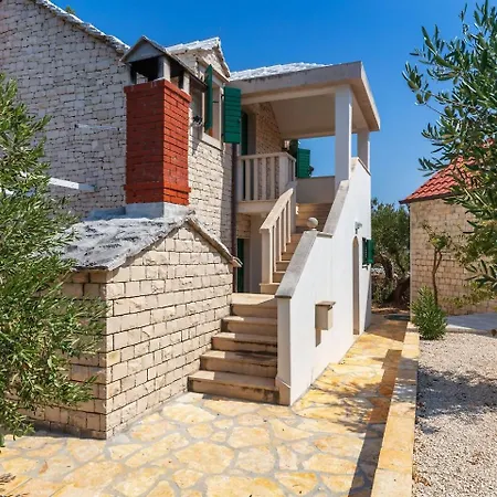 Βίλα Dubrava - Heated Pool & Olive Grove Retreat I Brac Island Pucisca
