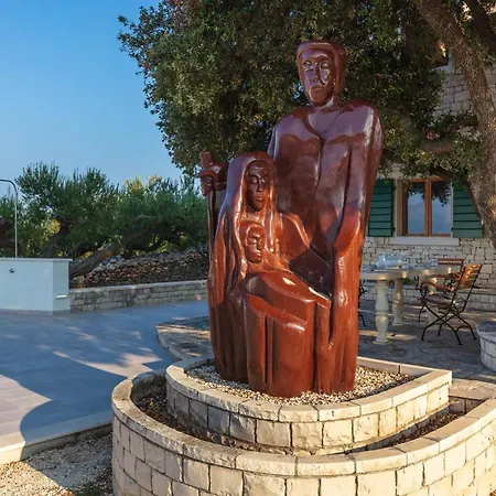 Dubrava - Heated Pool & Olive Grove Retreat I Brac Island *