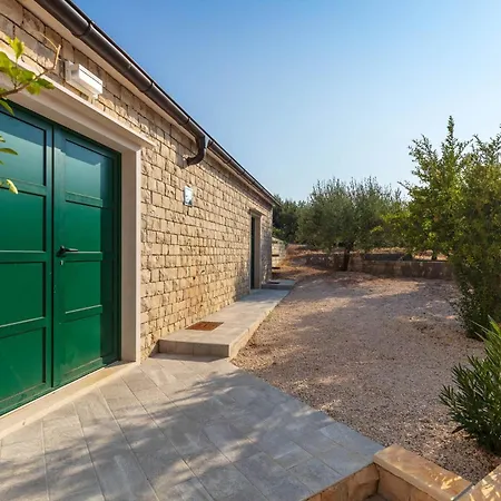 Βίλα Dubrava - Heated Pool & Olive Grove Retreat I Brac Island *