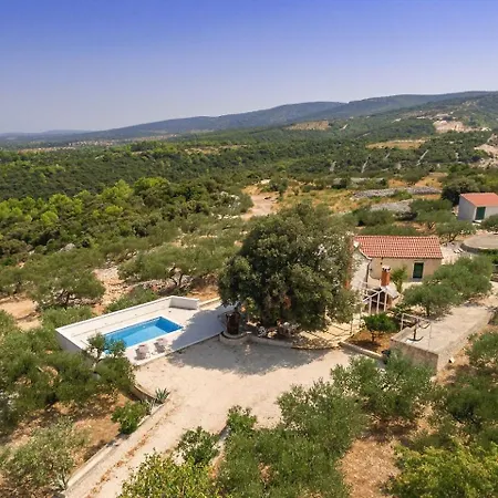 Dubrava Peaceful Getaway In An Olive Grove With Heated Pool Pucisca