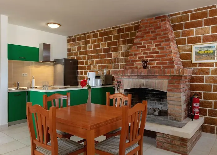 Dubrava Peaceful Getaway In An Olive Grove With Heated Pool Вилла Пучишча