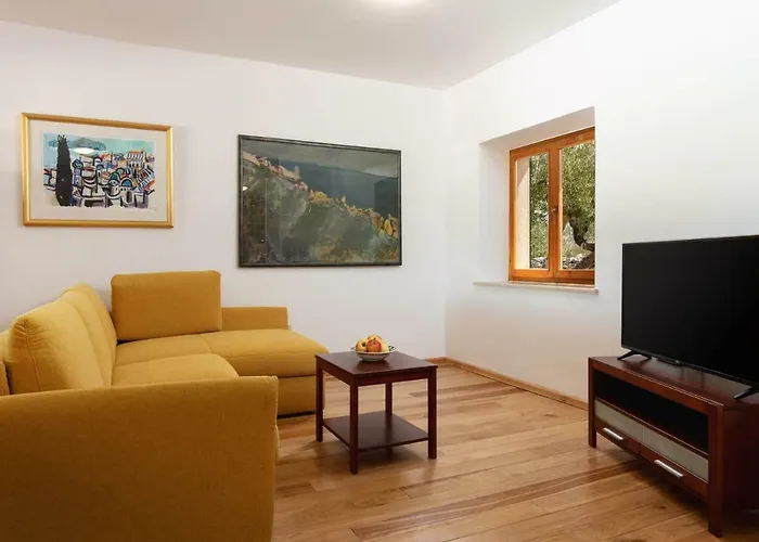 Dubrava Peaceful Getaway In An Olive Grove With Heated Pool Вилла Пучишча