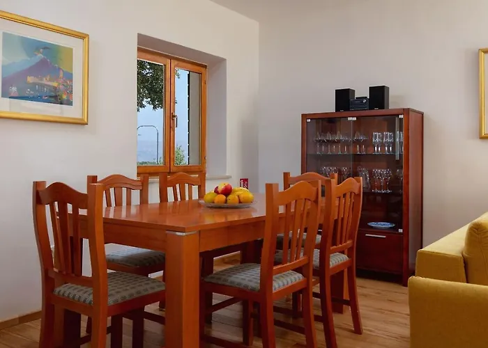 Вилла Dubrava Peaceful Getaway In An Olive Grove With Heated Pool Пучишча